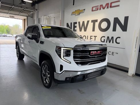 Used 2022 GMC Sierra 1500 SLT w/ SLT Premium Plus Package image 2