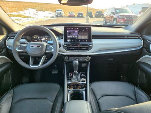 Used 2024 Jeep Compass Limited image 17