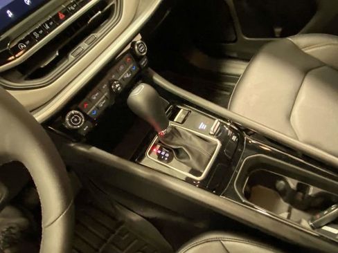 Used 2024 Jeep Compass Limited image 16