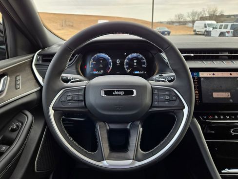 New 2026 Jeep Grand Cherokee Limited w/ Limited Altitude Package AWD/4WD image 17