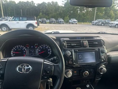 Used 2018 Toyota 4Runner TRD Off-Road Premium AWD/4WD image 12