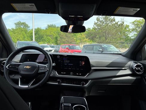 Used 2025 Chevrolet Equinox LT FWD image 34