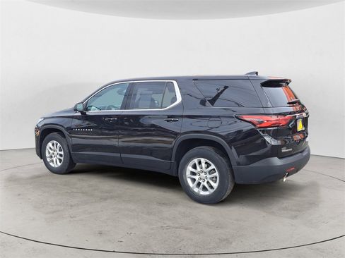 Used 2023 Chevrolet Traverse LS image 5