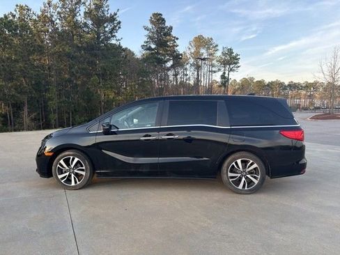 Used 2023 Honda Odyssey Touring image 3