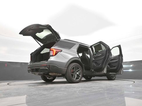 Used 2025 Ford Explorer ST-Line w/ ST-Line Street Pack image 49