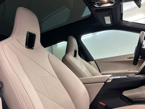 Certified 2022 BMW iX xDrive50 w/ Premium Package image 15