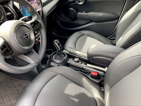 Certified 2024 MINI Cooper 4-Door Hardtop FWD image 18