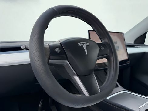 Used 2023 Tesla Model Y Long Range AWD/4WD image 39