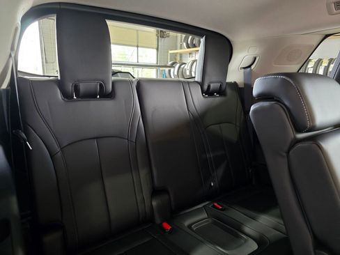 Certified 2026 INFINITI QX60 Luxe w/ Family Package image 28