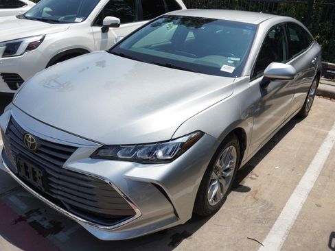 Used 2022 Toyota Avalon XLE FWD image 4