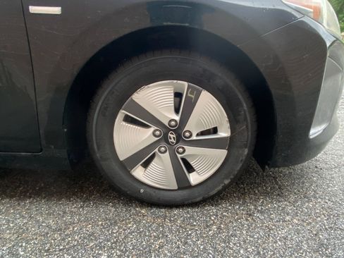 Used 2018 Hyundai Ioniq Blue FWD image 32