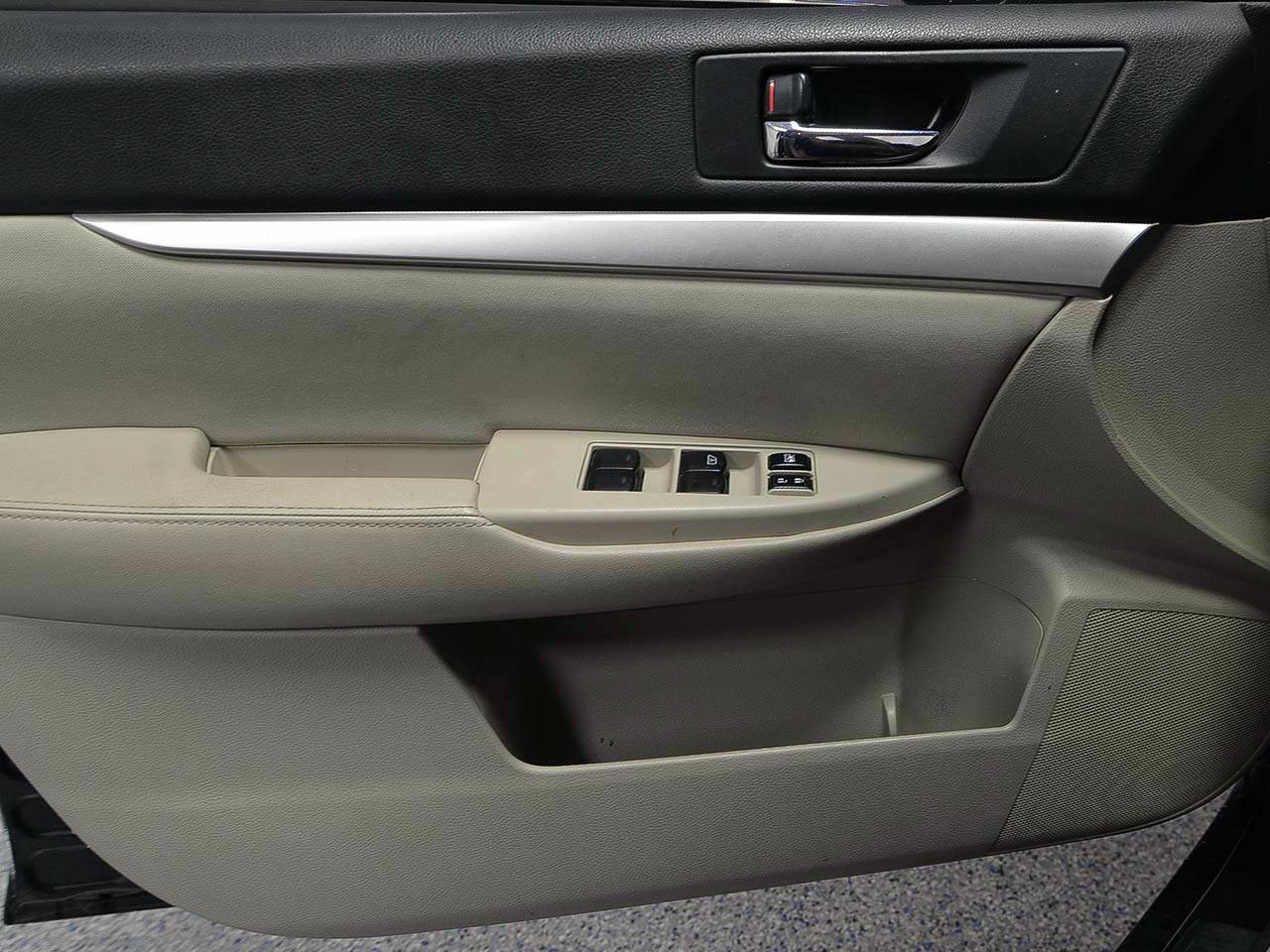 Used 2012 Subaru Outback 2.5i Premium AWD/4WD image 7