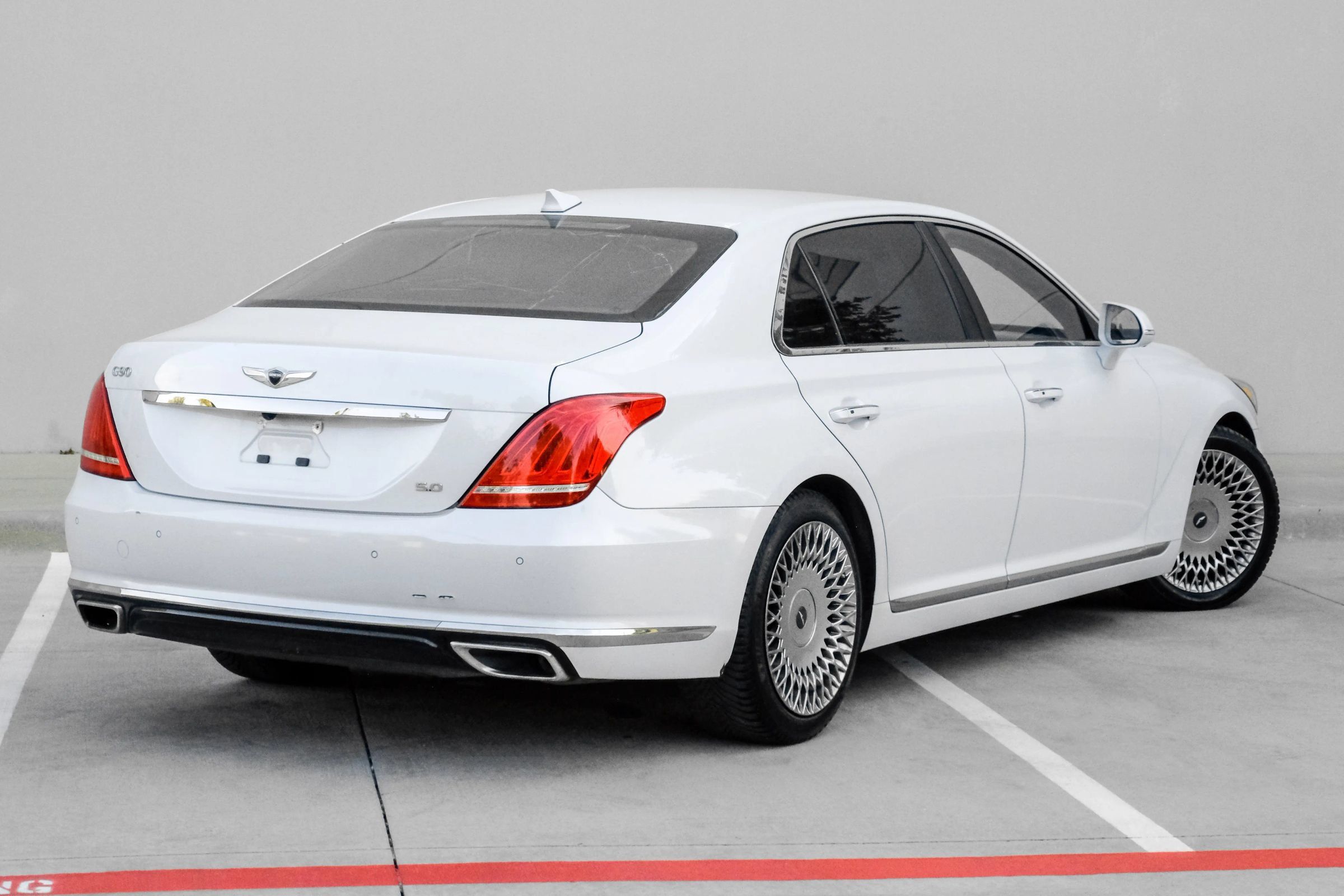 Used 2019 Genesis G90 5.0 Ultimate RWD image 12