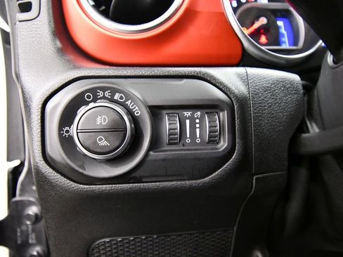 Used 2021 Jeep Gladiator Rubicon AWD/4WD image 19