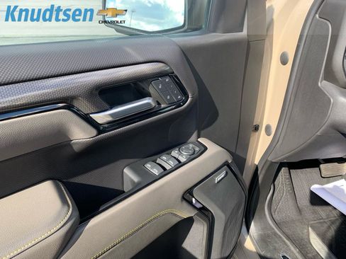 Used 2022 Chevrolet Silverado 1500 ZR2 w/ Technology Package image 18