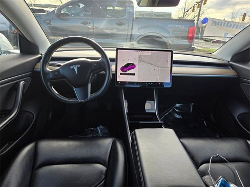 Used 2018 Tesla Model 3 image 11