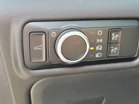 Used 2023 Ford Explorer XLT AWD/4WD image 33