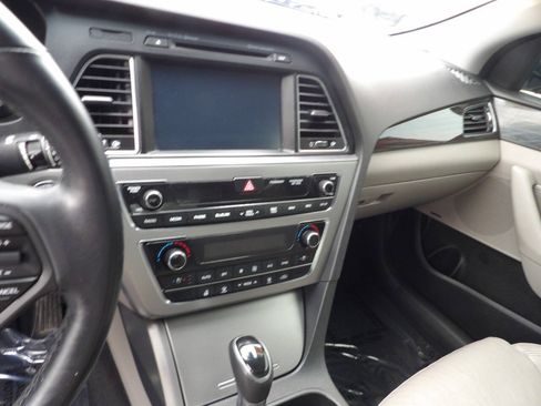 Used 2015 Hyundai Sonata Limited w/ Option Group 06 FWD image 7