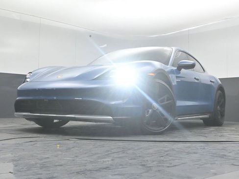 Used 2024 Porsche Taycan 4 Cross Turismo w/ Premium Package image 39