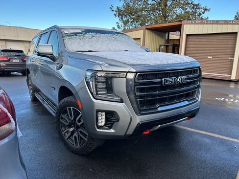 Used 2023 GMC Yukon XL AT4 image 2