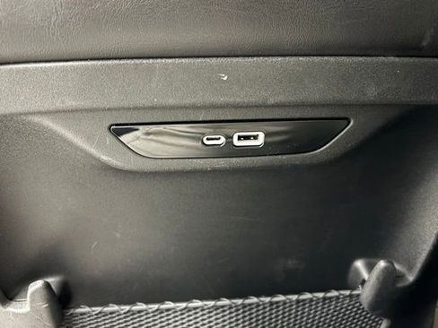 Used 2024 Chrysler Pacifica Touring-L image 11