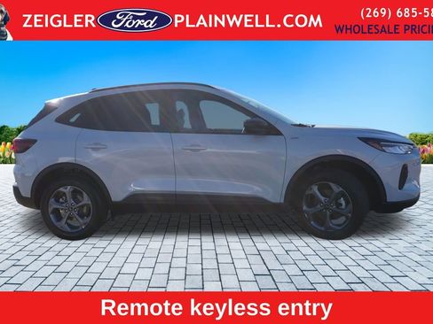 Used 2025 Ford Escape ST-Line image 6