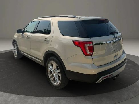 Used 2017 Ford Explorer XLT w/ Equipment Group 202A AWD/4WD image 5