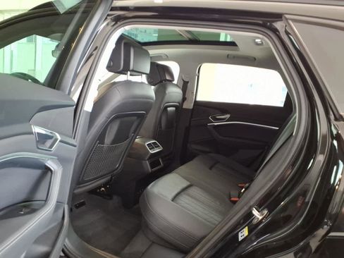 Used 2023 Audi e-tron Premium w/ Convenience Plus Package AWD/4WD image 17