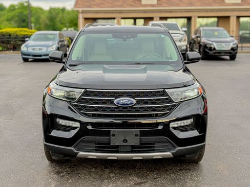 Used 2022 Ford Explorer XLT w/ Equipment Group 202A AWD/4WD image 3