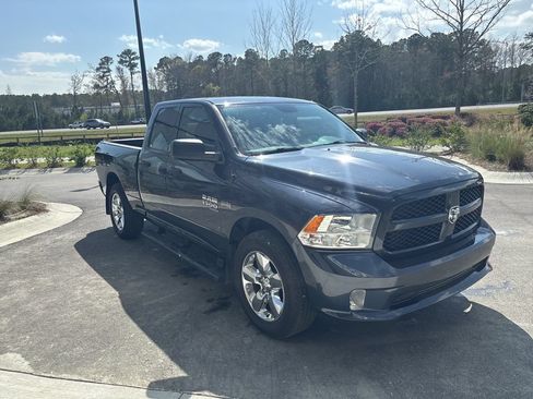 Used 2019 RAM 1500 Express w/ Express Value Package AWD/4WD image 4