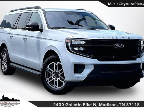 Used 2025 Ford Expedition Max Active AWD/4WD image 1