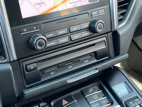 Used 2017 Porsche Macan Turbo image 27
