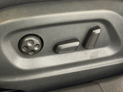 Used 2017 Volkswagen Tiguan Wolfsburg Edition image 21