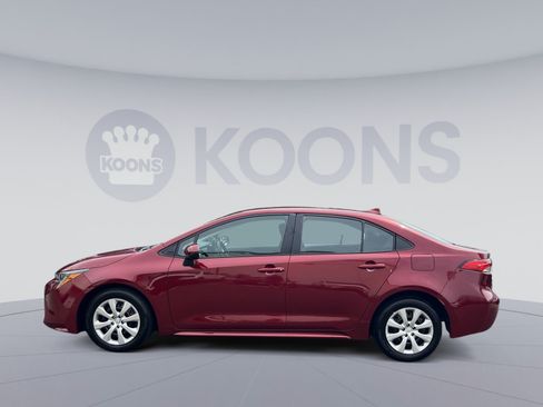Used 2025 Toyota Corolla LE FWD image 2