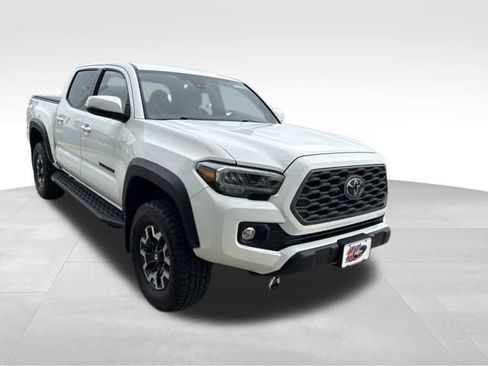 Used 2023 Toyota Tacoma TRD Off-Road w/ Black Out Package (TMS) AWD/4WD image 3
