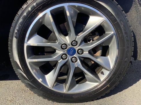 Used 2017 Ford Edge Titanium w/ Equipment Group 301A AWD/4WD image 13