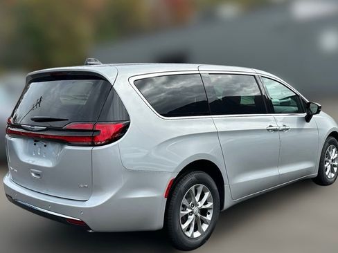 New 2026 Chrysler Pacifica Select AWD/4WD image 33
