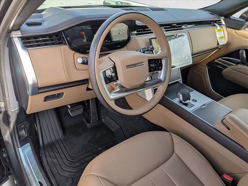 New 2025 Land Rover Range Rover SE image 3