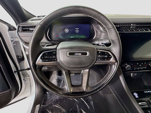 Used 2023 Jeep Grand Cherokee Overland w/ Advanced Protech Group III image 13