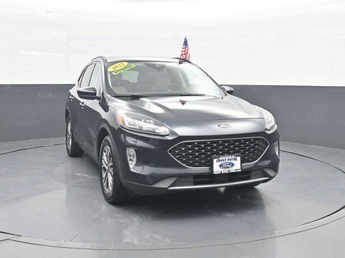 Certified 2022 Ford Escape SEL w/ Technology Package AWD/4WD image 2