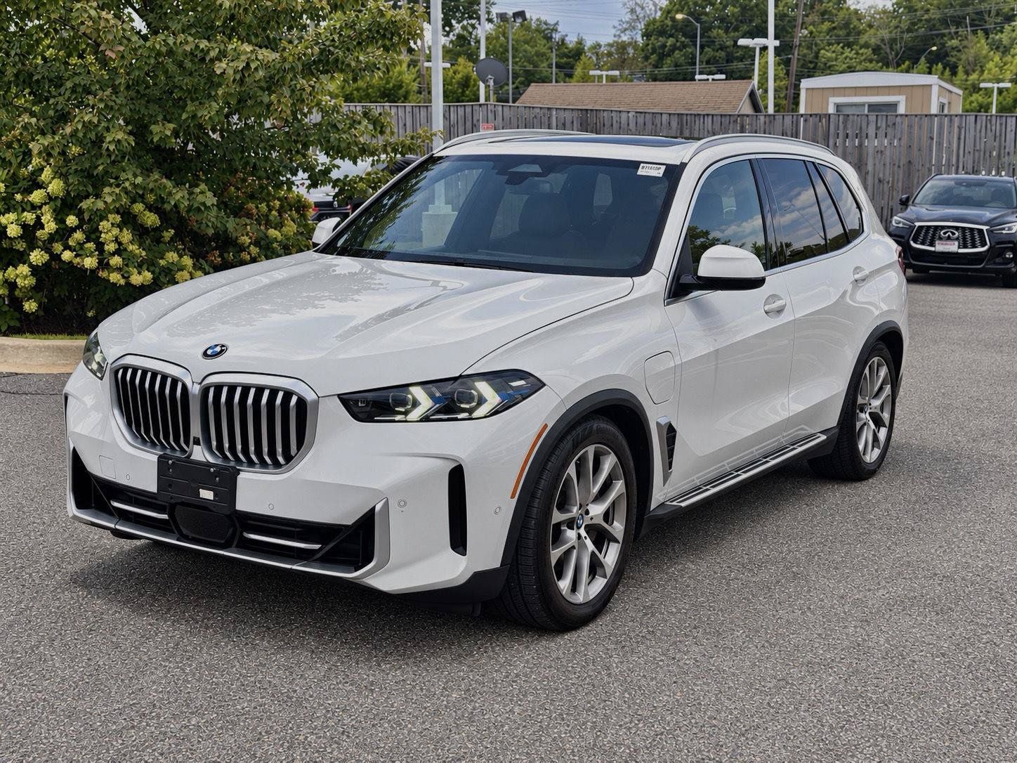 Used 2025 BMW X5 xDrive50e AWD/4WD image 1