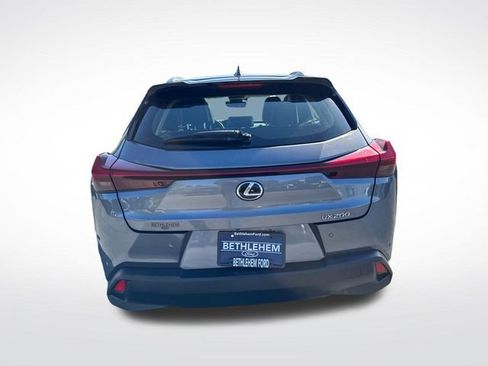 Used 2019 Lexus UX 200 w/ Premium Package FWD image 4