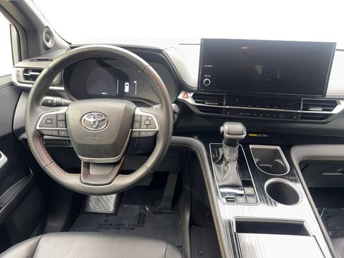 Used 2025 Toyota Sienna XLE Woodland Edition AWD/4WD image 54