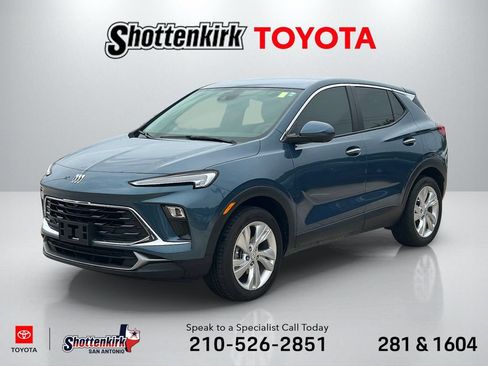 Used 2025 Buick Encore GX Preferred w/ Advanced Technology Package FWD image 1