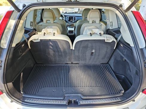 Used 2021 Volvo XC90 T6 Momentum image 13