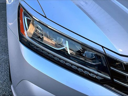 Used 2018 Volkswagen Passat 2.0T SE image 27