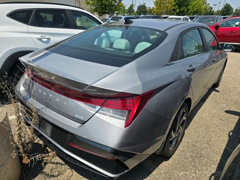 Used 2025 Hyundai Elantra Limited FWD image 4