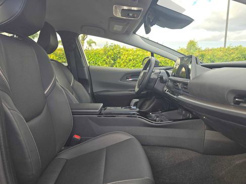 Used 2025 Toyota Prius XLE image 11