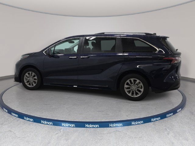 Certified 2026 Toyota Sienna XLE FWD image 8