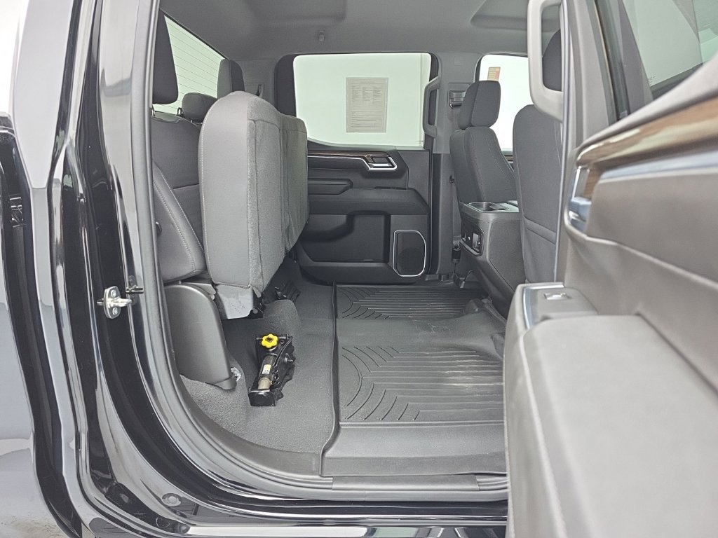 Used 2022 Chevrolet Silverado 1500 LT w/ Z71 Off-Road Package AWD/4WD image 38